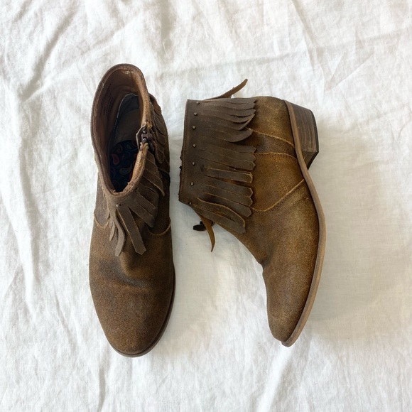 Minnetonka Fringe Studded Booties - Picture 9 of 13